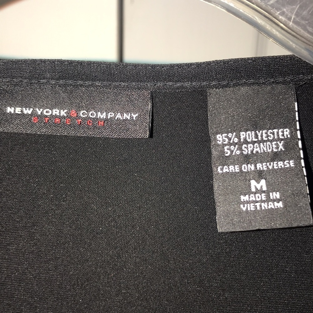 Women’s NY&Co Ruched Top - Picture 6 of 6